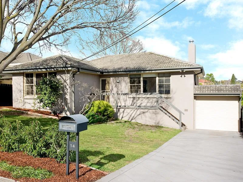 Renovated to a high standard throughout in the Viewbank College and Primary Zone