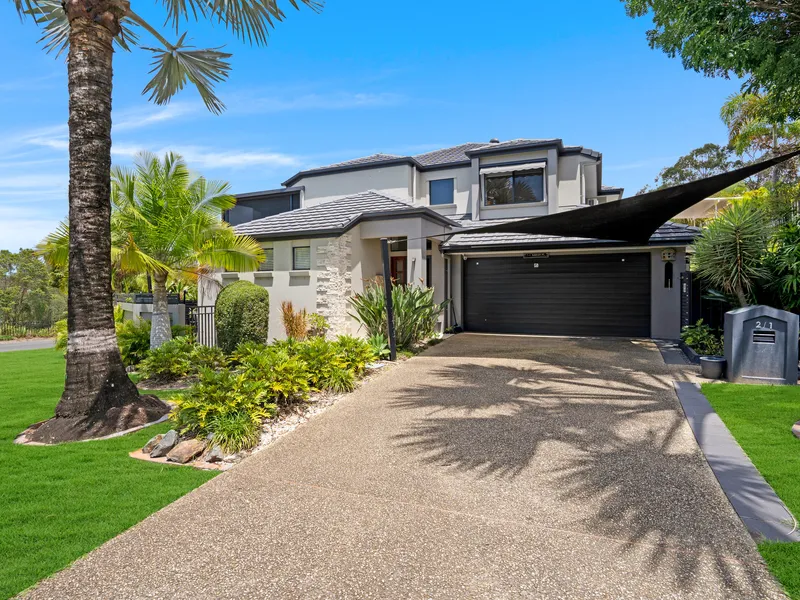 STUNNING HOME IN MUCH SOUGHT AFTER RIVERLINKS ESTATE