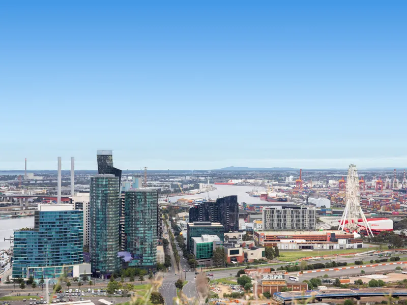 SUB PENTHOUSE WITH DOCKLANDS WATER VIEWS