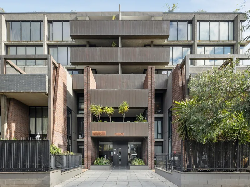 UNFURNISHED Spacious 3 Bedroom Apartment in Port Melbourne