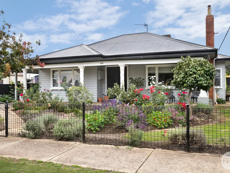 Stunning Home With Beautiful Gardens 