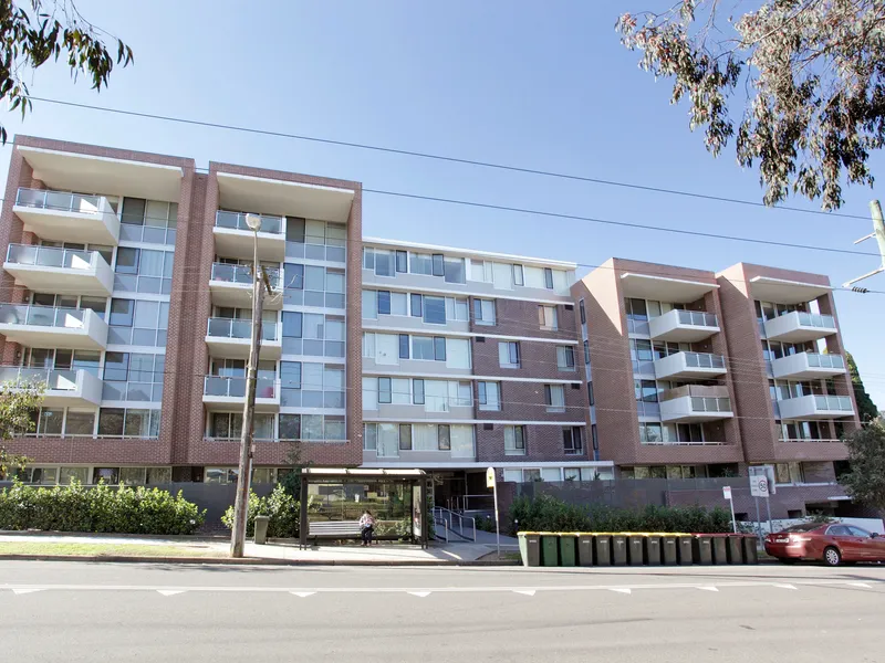 Modern 2 bedroom unit close to Parramatta CBD available!