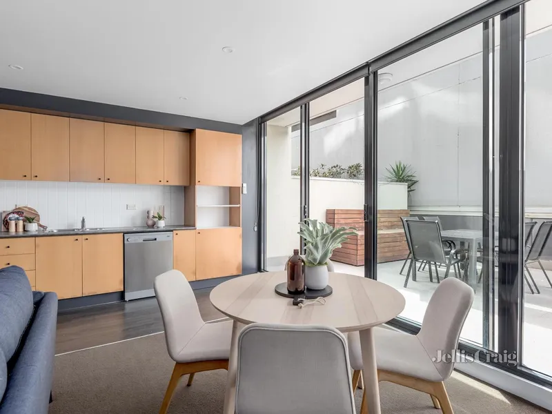 Spacious entertainer in lively Yarra locale