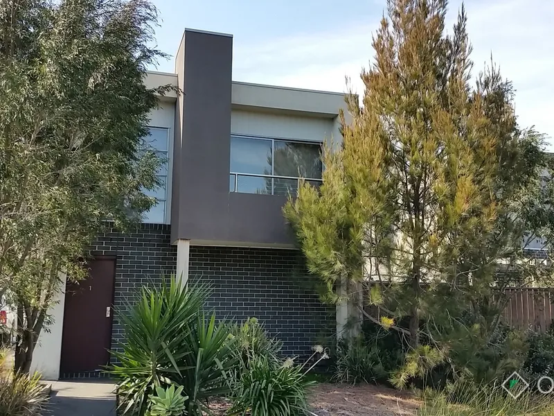 IDEAL 1 bedroom Townhouse located in a beautiful quiet pocket of Mernda. 