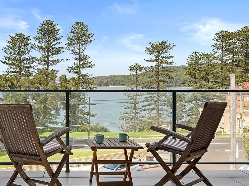 Exceptional executive lifestyle apartment with enchanting harbour views 