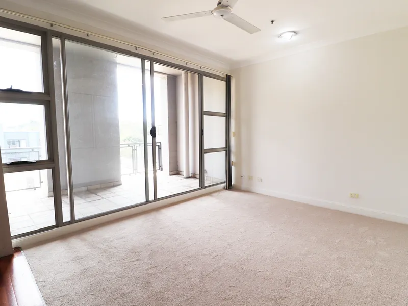 MODERN ONE BEDROOM APARTMENT WITH  ULTRA MODERN BATHROOM - 'THE MARK