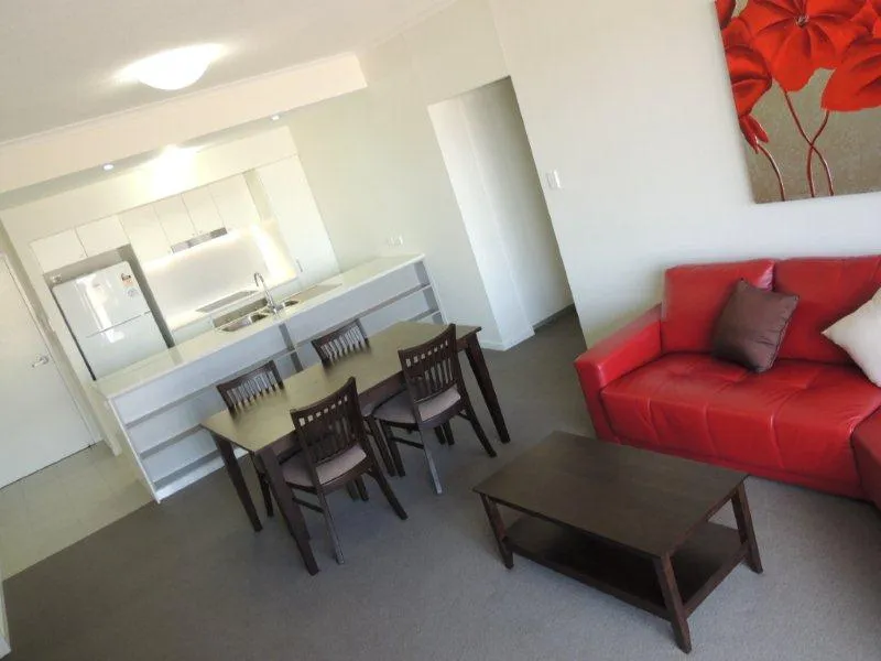 Position Perfect! Modern unit in Gladstone Central