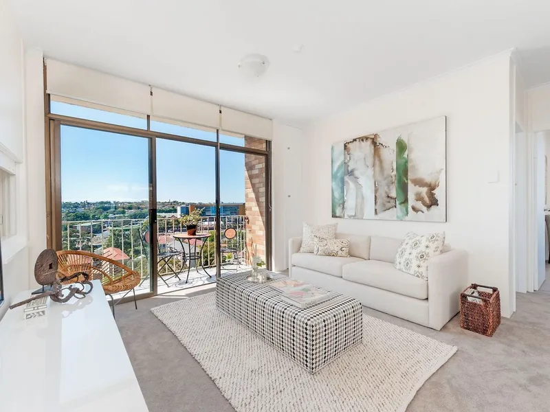 LARGE TWO BEDROOM WITH STUNNING VIEWS