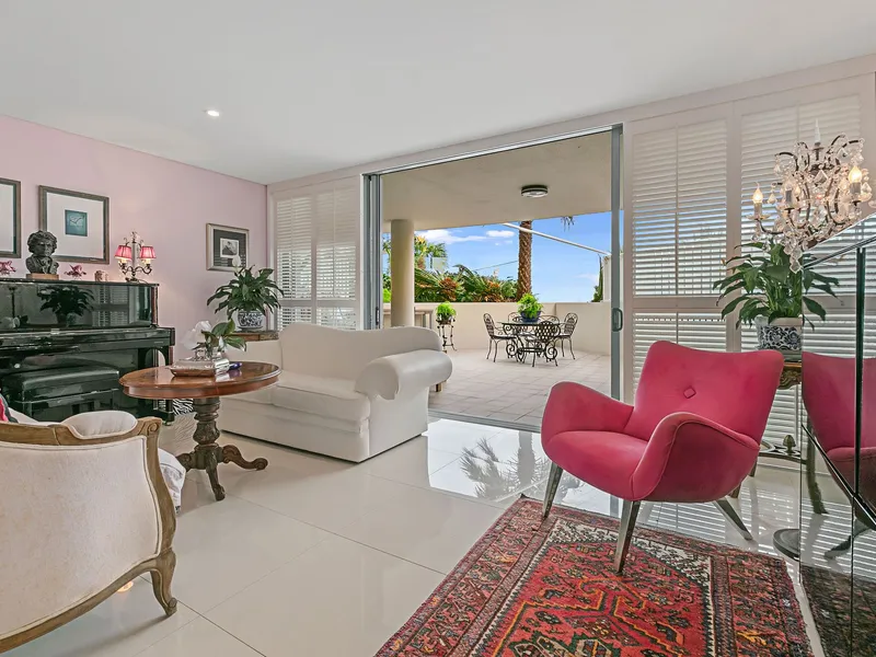 DID SOMEONE CALL JAMES BOND? COS ALL I SEE IS ELEGANCE AND CLASS!