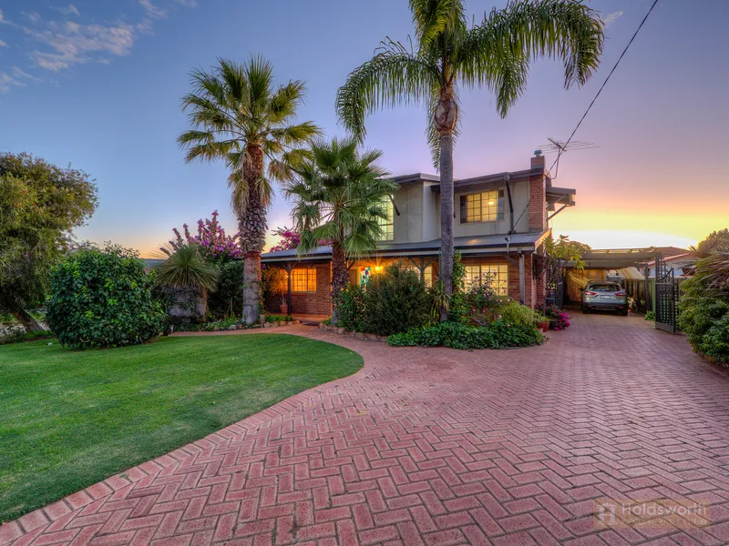 Gorgeous Family Home with Study, Pool and Extras!  - Home Open 2-2.40pm Saturday 10th April