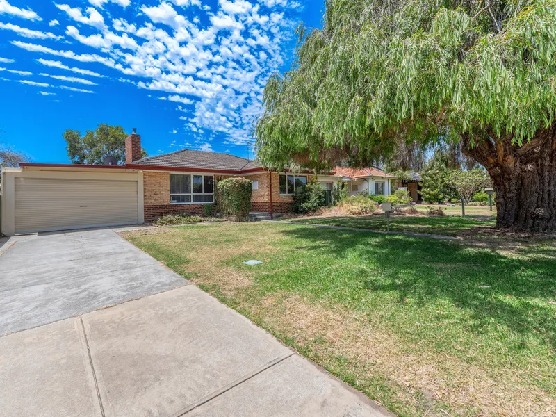 CUTE MID CENTURY COTTAGE ON FULL SIZE BLOCK