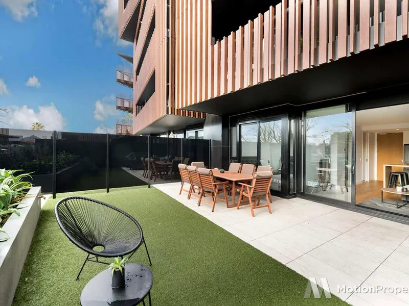 Designer interiors + a study & courtyard!