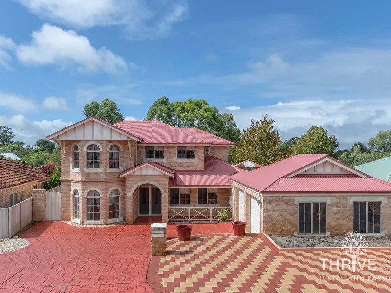 GRAND FAMILY ENTERTAINER IN STROLLING ESTATE WITH ALL THE FEELS!