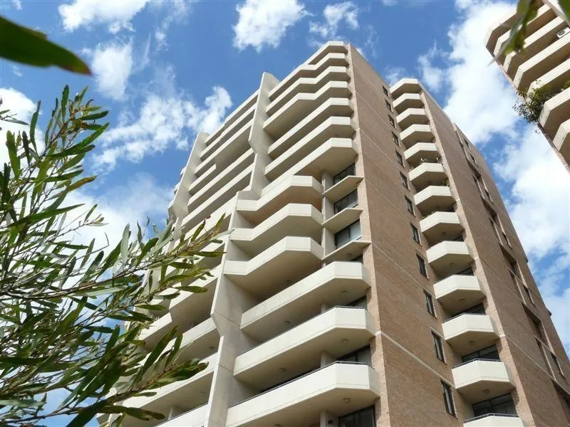 Spacious 1 Bedroom Apartment Moments From CBD