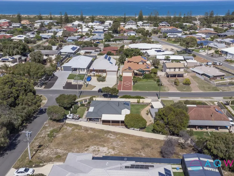 BE DIFFERENT, BUILD DIFFERENT