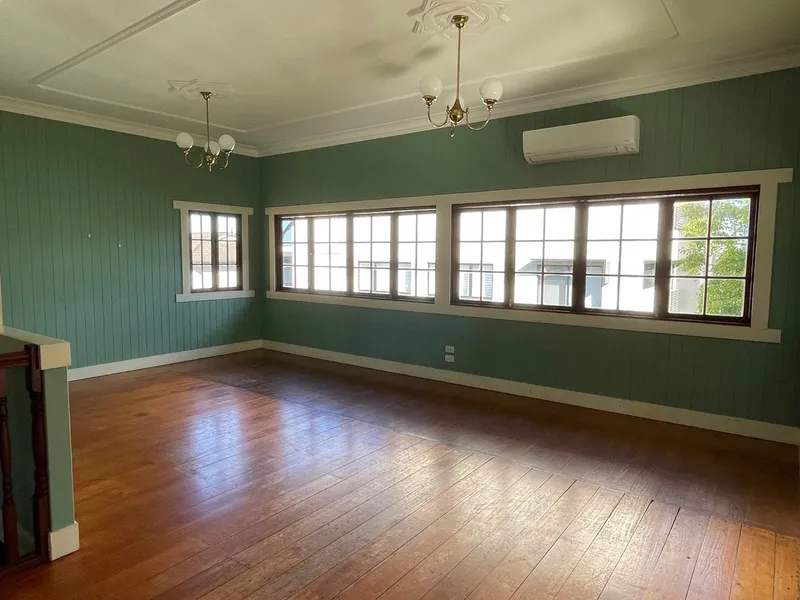HUGE FAMILY HOME WITH RUMPUS SET OVER 2 LEVELS WITH LARGE COVERED DECK & AIR CON!