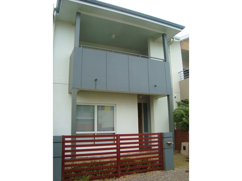 Stunning Three Bedroom Townhouse In Lightsview!
