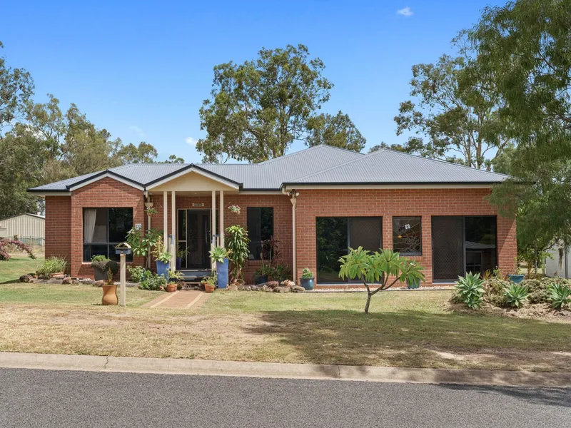 Beautiful Family Home, Large Shed, 18 Minutes from Toowoomba