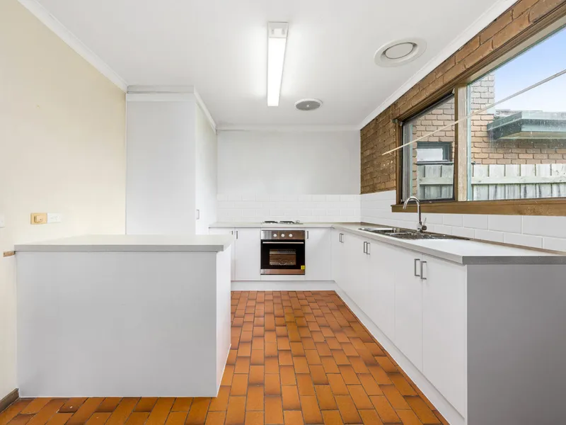 CENTRAL LOCATION CLOSE TO SCHOOLS STATION AND SHOPS