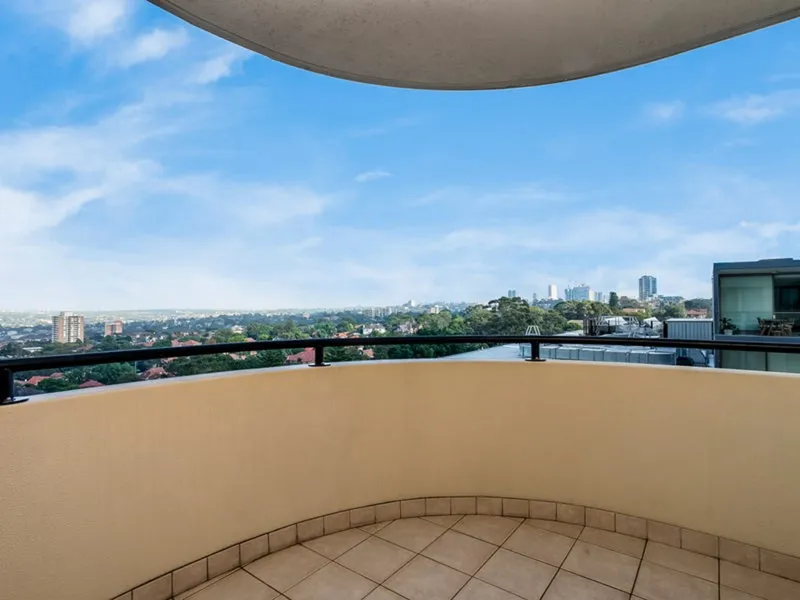 Superb, bright and modern apartment with views