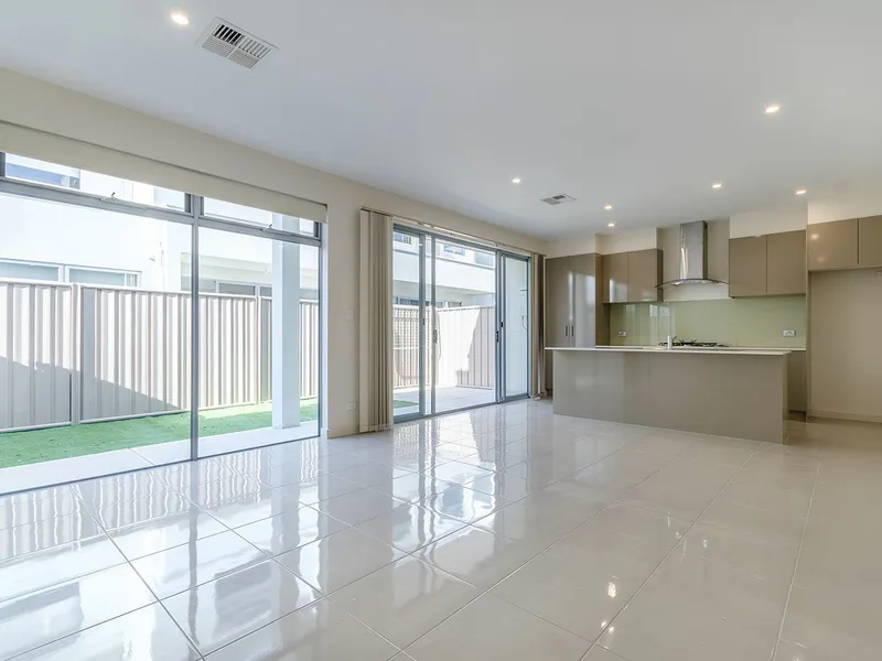 MODERN 4 BRM 2 STOREY TOWNHOUSE