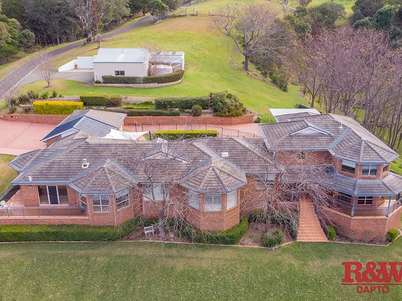 2 Houses on 5 Acres