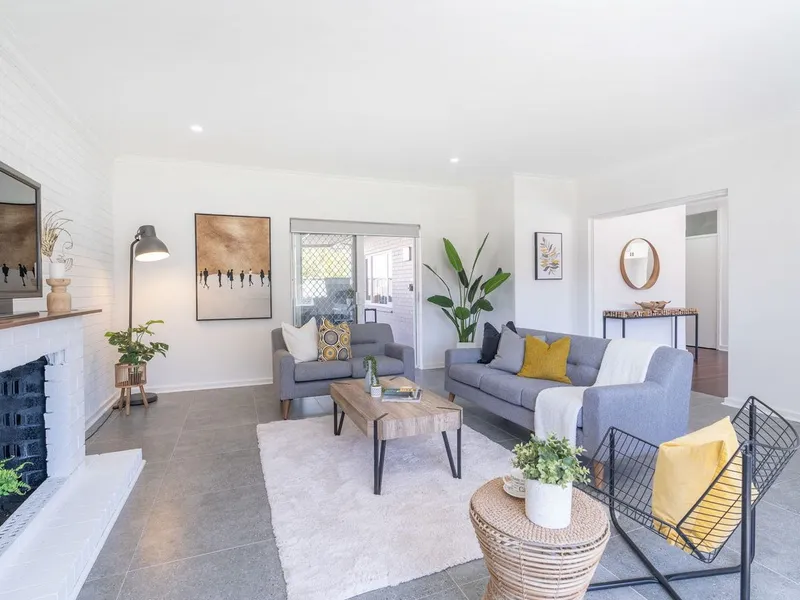 Elegant Refurbished & Roomy Family Residence