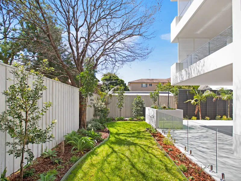 OMNIA - LUSH GARDEN APARTMENTS 