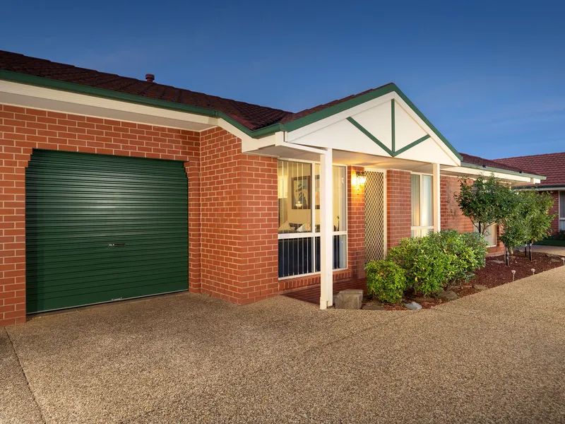 EAST ALBURY - IMMACULATE TOWNHOUSE OPPOSITE PARKLAND         