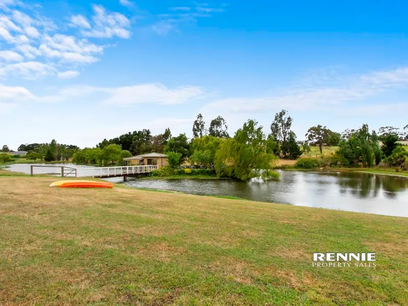 The Lakehouse on 7.5 Acres