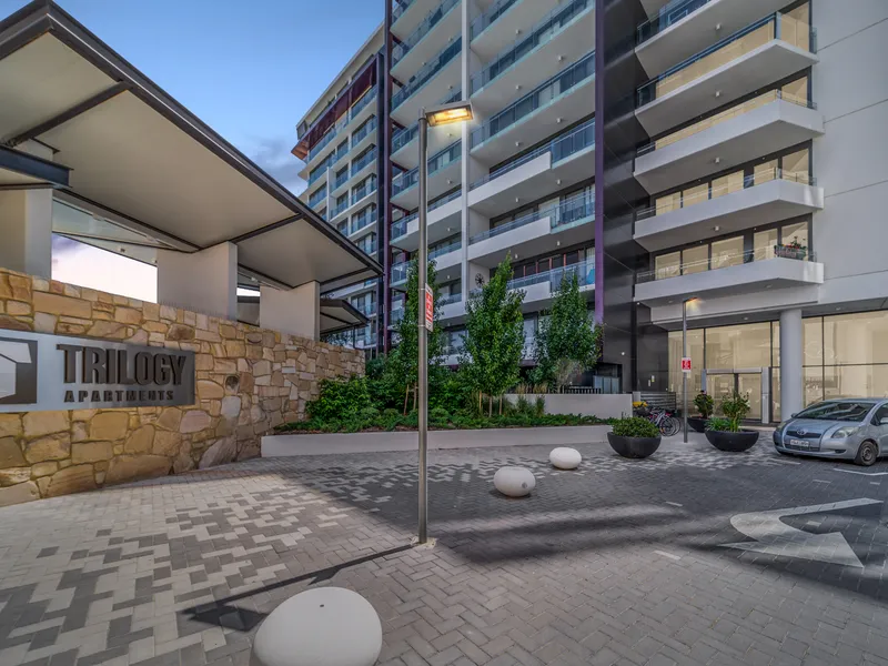 Summertime Oasis - Central Woden Apartment