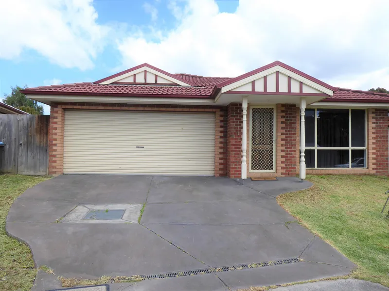 3 Bedroom 2 Bath Double Garage - Neat As A Pin
