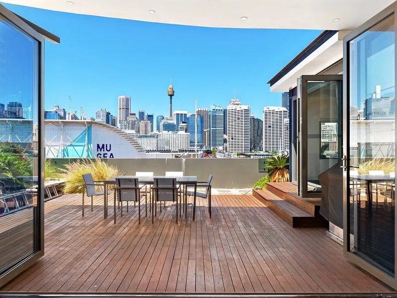 Top Level Mixed - Use Penthouse with Barangaroo, Darling Harbour & City Skyline Views