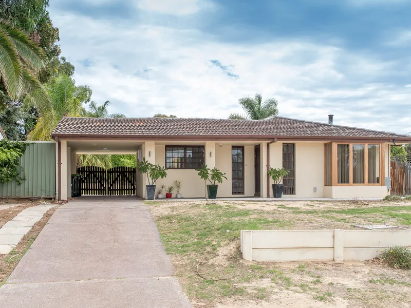 4 BEDROOM HOUSE WITH POOL!!