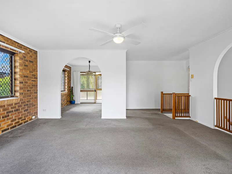 Fantastic Family Home with Tennis Court!