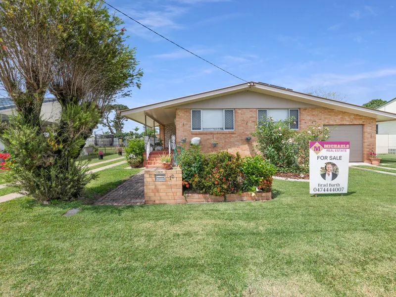 IMMACULATE BRICK HOME WITH ALL THE EXTRAS