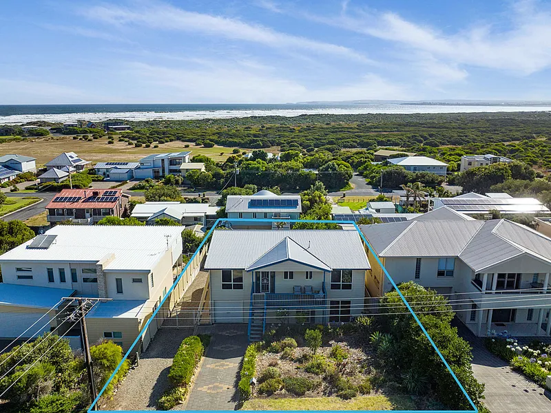 Dress Circle Beachside Location