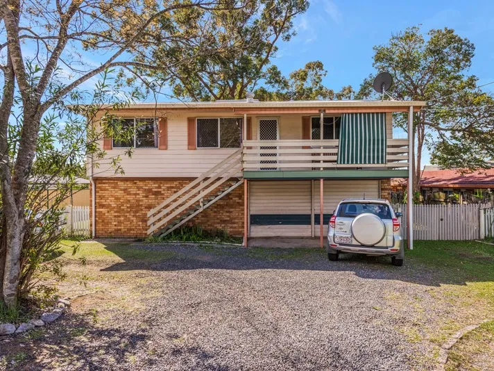 2 Street Frontage .... 1518m2 block!