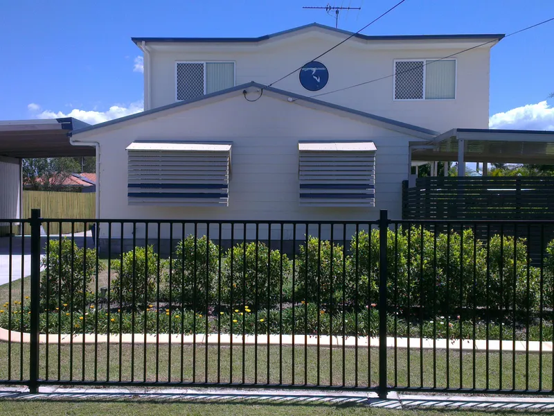 4xBdrm, 2xCar + a large secured garage suitable for your boat or caravan.