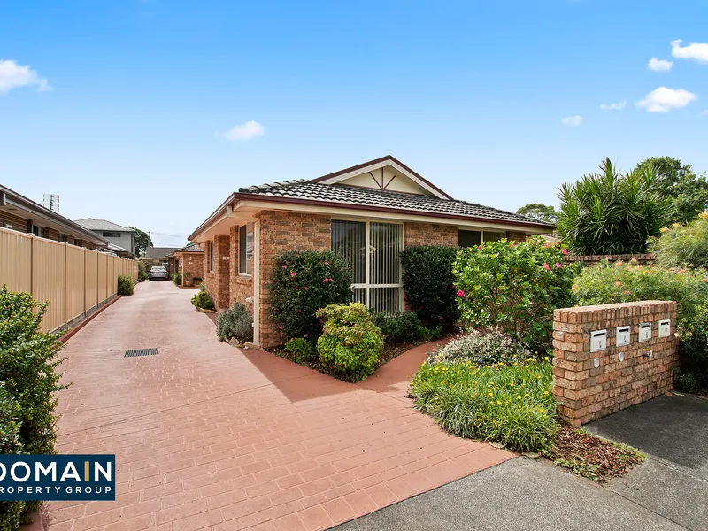 Immaculate Villa Close To Shops & Transport