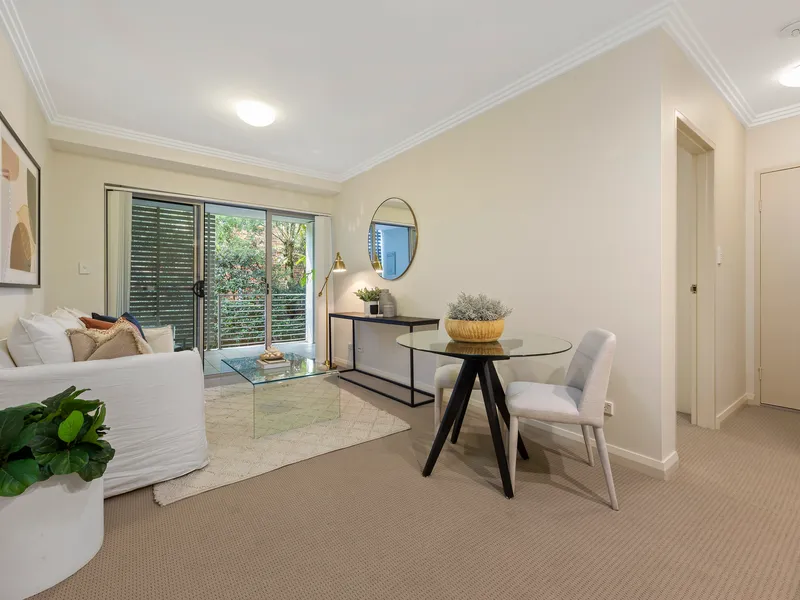 Modern & Perfectly Perched Apartment in Very Convenient Location.