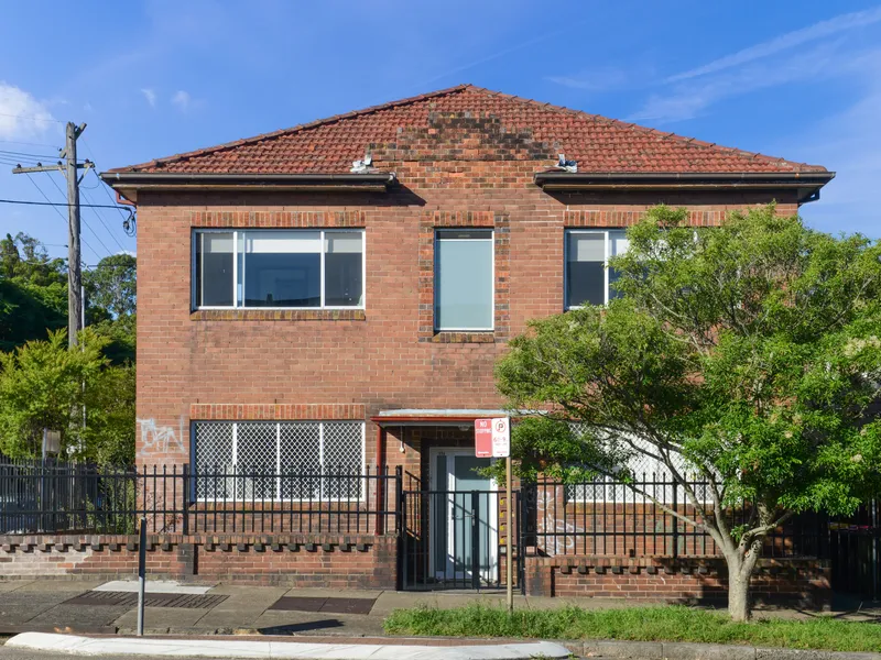 Supremely Positioned Freehold Investment