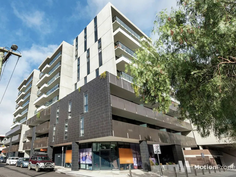 Modern, Architect-Designed Apartment