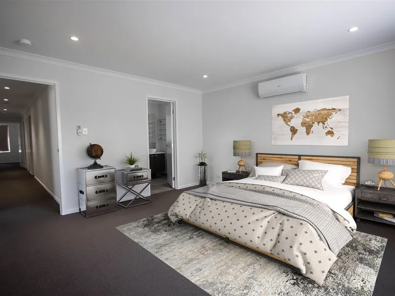 Stunning Executive Residence in Quiet Cul-De-Sac