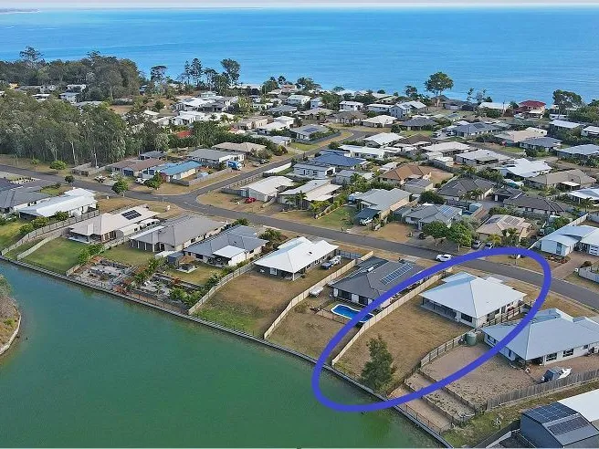 LAKESIDE PARADISE WITHIN WALKING DISTANCE TO THE BEACH