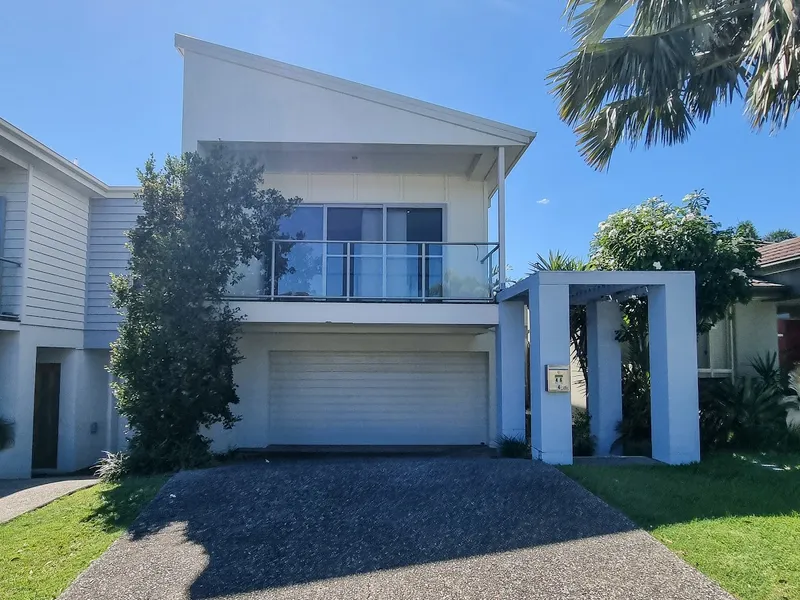 CONTEMPORARY TOWNHOUSE SITUATED IN SOUGHT OUT LOCATION