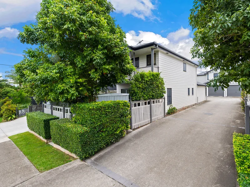 LARGE STAND ALONE TOWNHOUSE..... IN THE HEART OF ZILLMERE