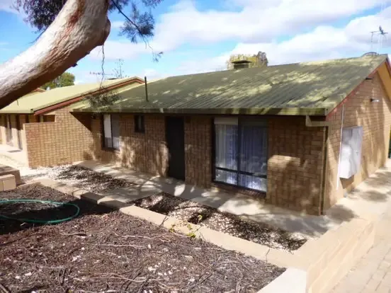 Neat 2 Bedroom Unit conveniently located