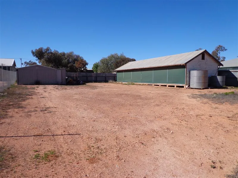 Freehold land with shed and transportable