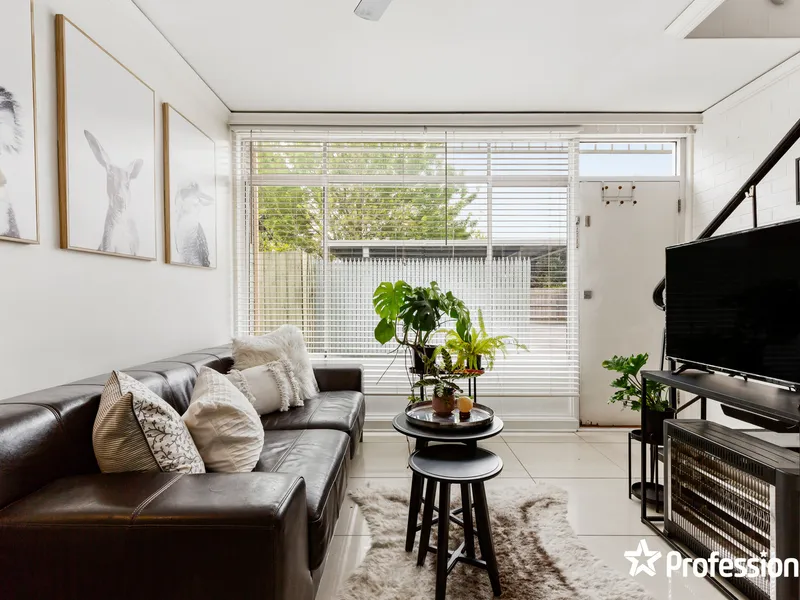 LAIDBACK STYLE, WALK TO TRAINS